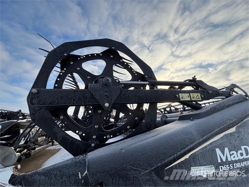 MacDon D65-S 35 ft Draper Combine Header رؤوس الحصادات الدراسات