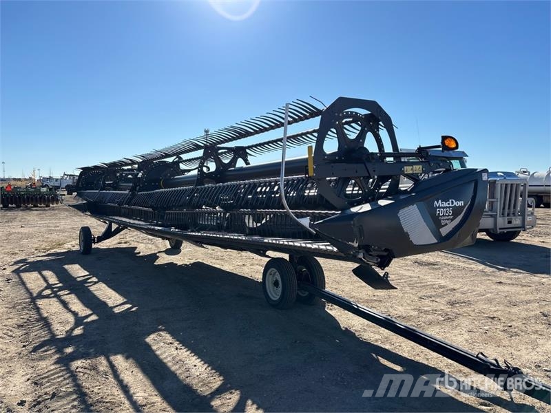 MacDon FD135 35 ft Flex Draper Combine Header Kombainide heedrid