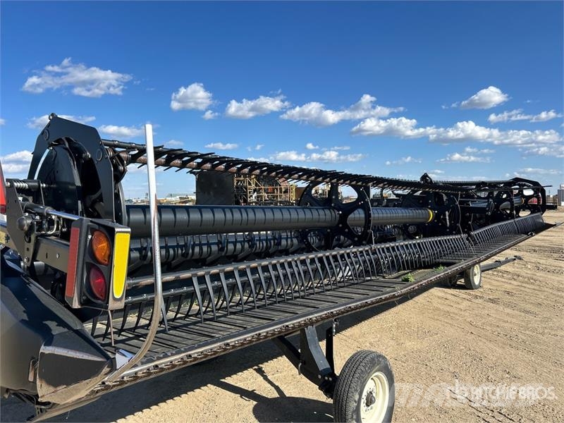 MacDon FD135 35 ft Flex Draper Combine Header رؤوس الحصادات الدراسات