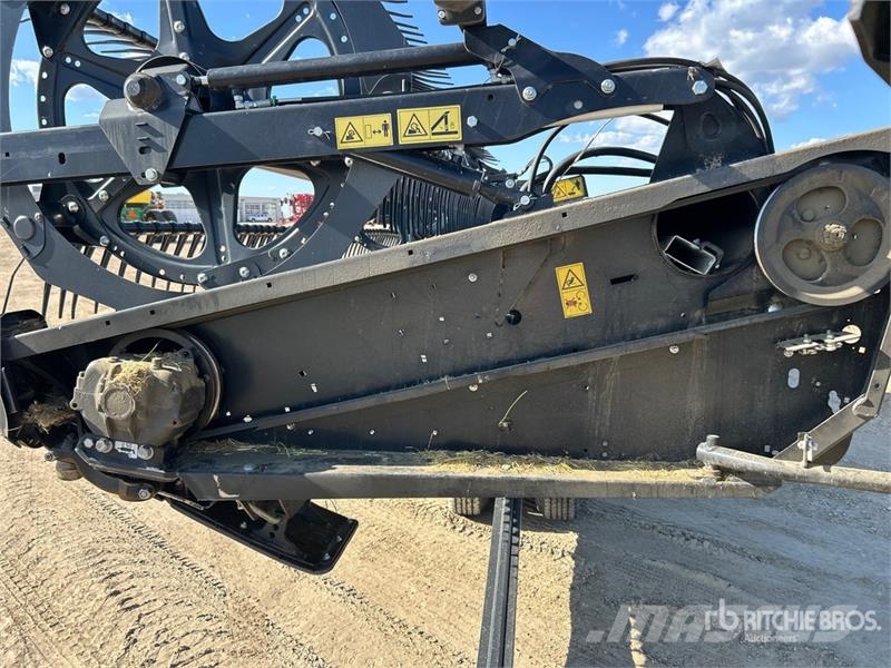MacDon FD135 35 ft Flex Draper Combine Header رؤوس الحصادات الدراسات