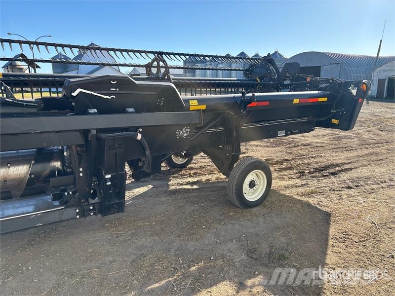 MacDon FD135 35 ft Flex Draper Combine Header Kombajnové hlavice