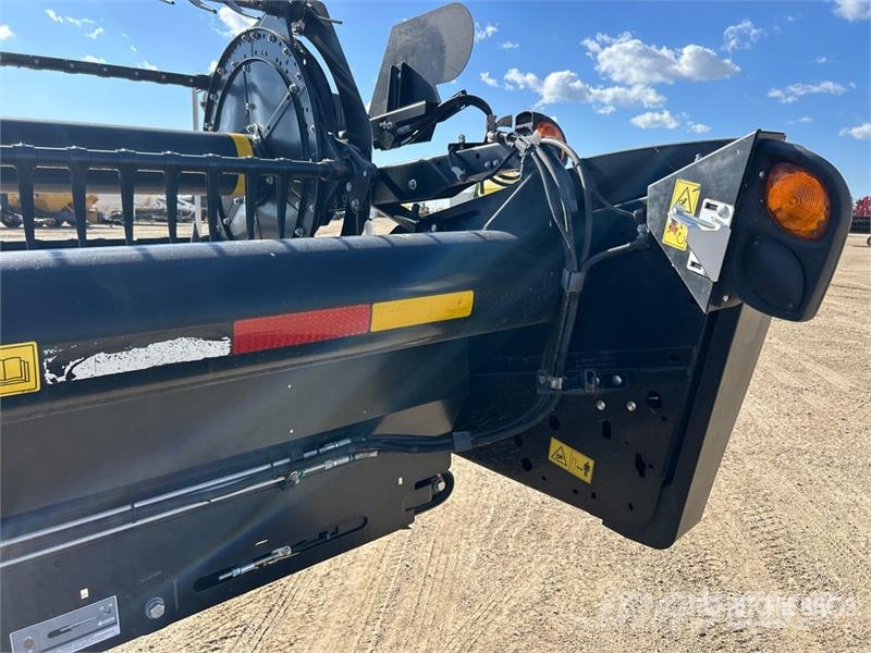 MacDon FD135 35 ft Flex Draper Combine Header رؤوس الحصادات الدراسات