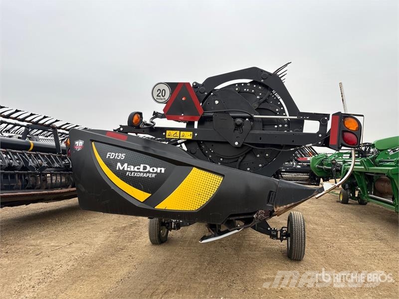 MacDon FD135 35 ft Flex Draper Combine Header Cabezales de cosechadoras combinadas