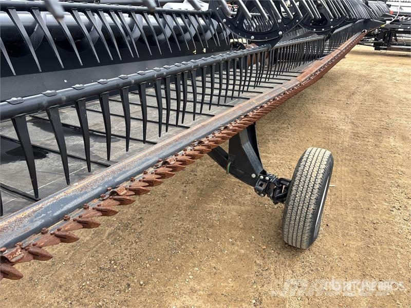 MacDon FD135 35 ft Flex Draper Combine Header Cabezales de cosechadoras combinadas
