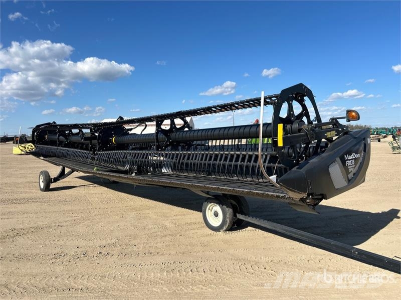 MacDon FD135 35 ft Flex Draper Combine Header رؤوس الحصادات الدراسات