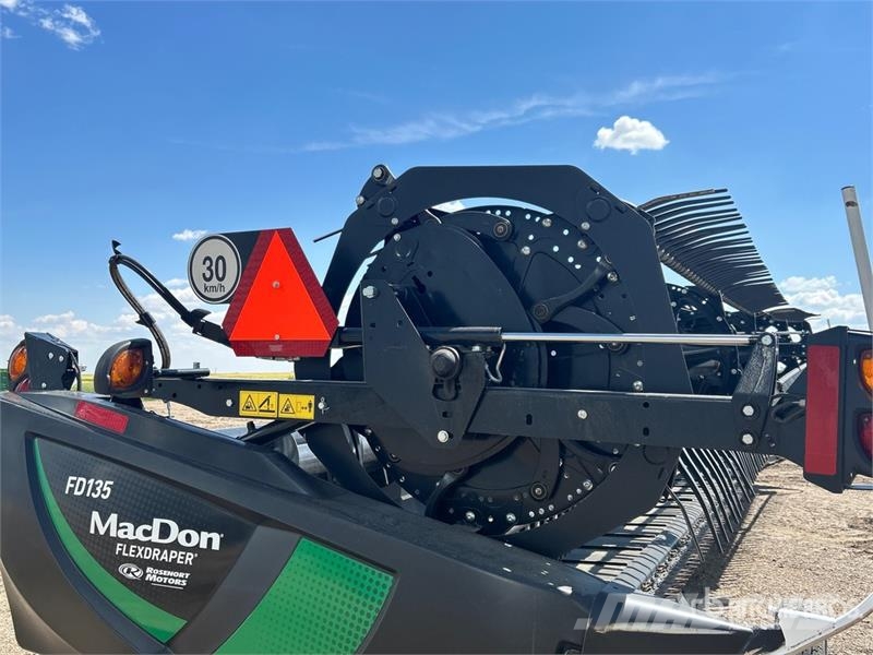 MacDon FD135 35 ft Flex Draper Combine Header Erntevorsätze