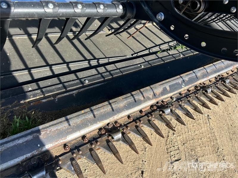 MacDon FD135 35 ft Flex Draper Combine Header رؤوس الحصادات الدراسات