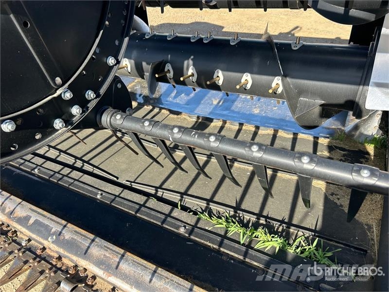 MacDon FD135 35 ft Flex Draper Combine Header رؤوس الحصادات الدراسات