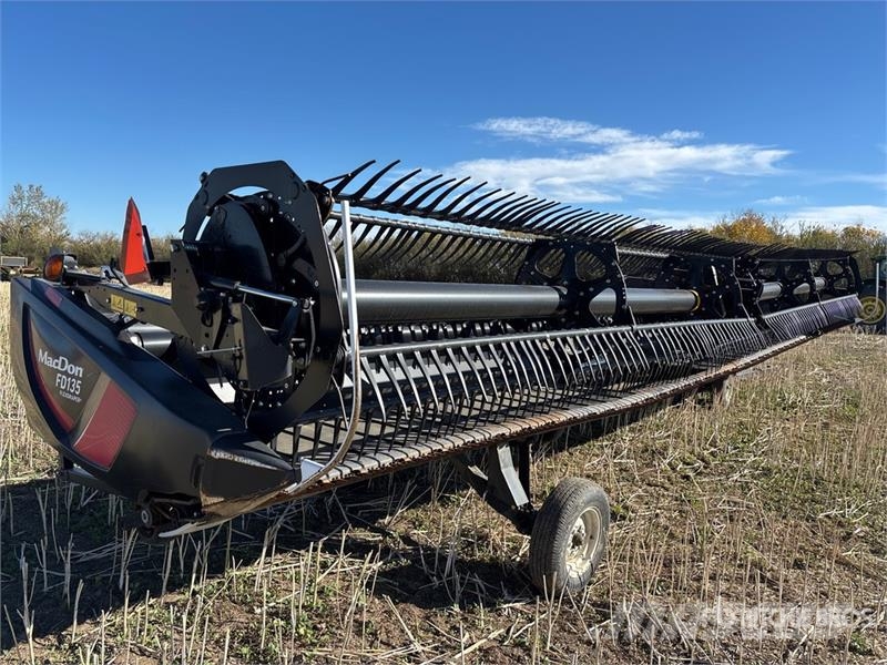 MacDon FD135 35 ft Flex Draper Combine Header Ražas novākšanas galvas