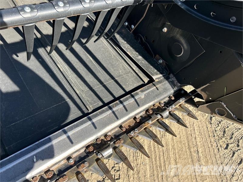 MacDon FD135 35 ft Flex Draper Combine Header رؤوس الحصادات الدراسات