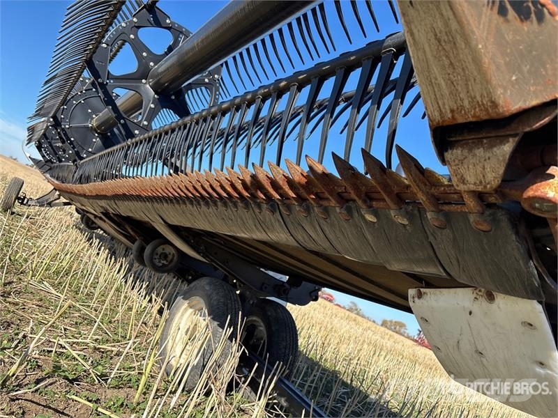 MacDon FD135 35 ft Flex Draper Combine Header Ražas novākšanas galvas