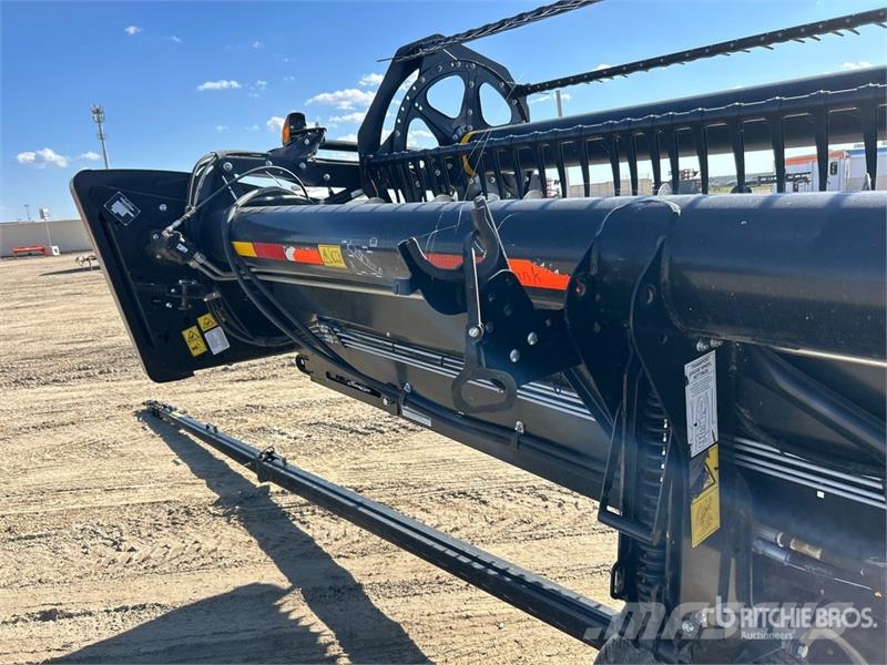 MacDon FD135 35 ft Flex Draper Combine Header رؤوس الحصادات الدراسات