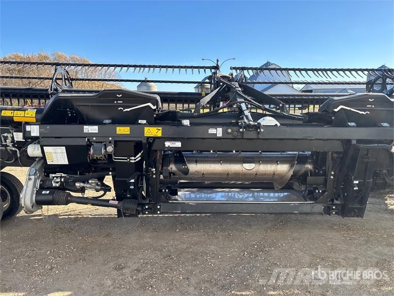 MacDon FD135 35 ft Flex Draper Combine Header Kombajnové hlavice