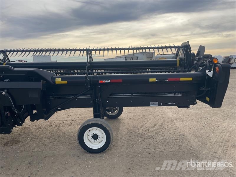 MacDon FD135 35 ft Flex Draper Combine Header Combine harvester heads