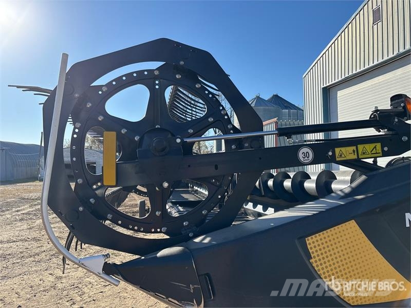 MacDon FD135 35 ft Flex Draper Combine Header Kombajnové hlavice