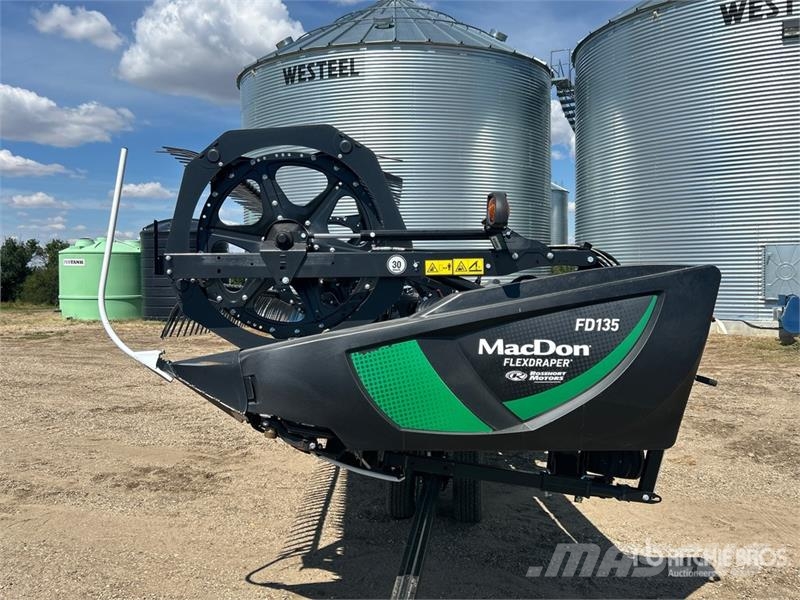 MacDon FD135 35 ft Flex Draper Combine Header Erntevorsätze