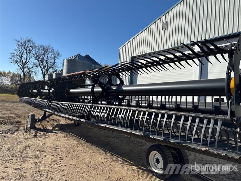MacDon FD135 35 ft Flex Draper Combine Header Kombajnové hlavice