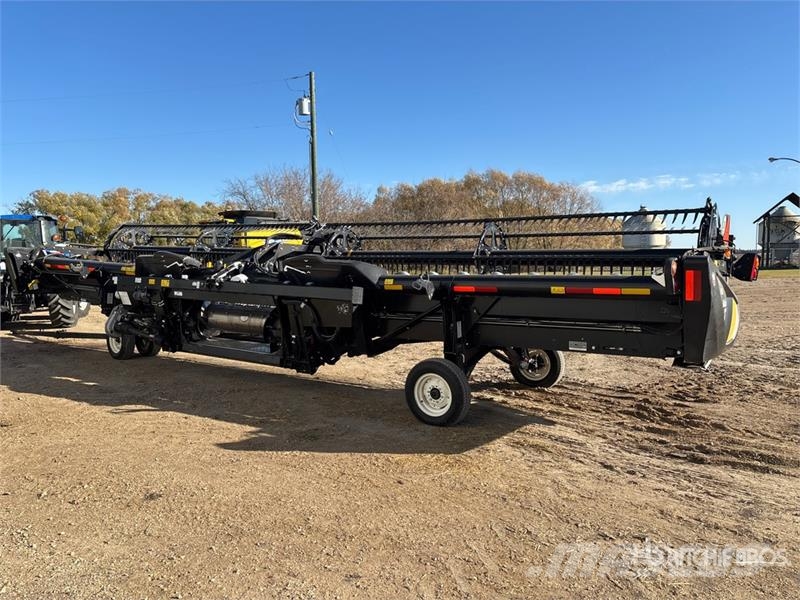 MacDon FD135 35 ft Flex Draper Combine Header Kombajnové hlavice