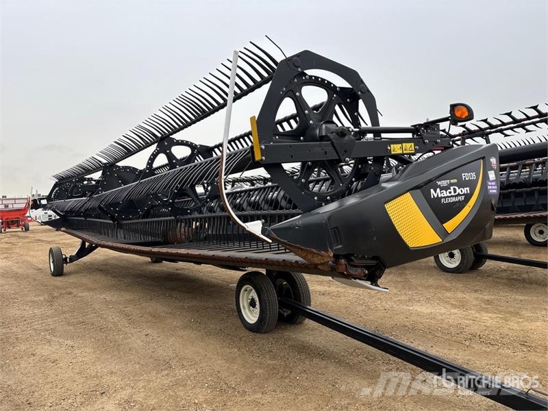 MacDon FD135 35 ft Flex Draper Combine Header Cabezales de cosechadoras combinadas