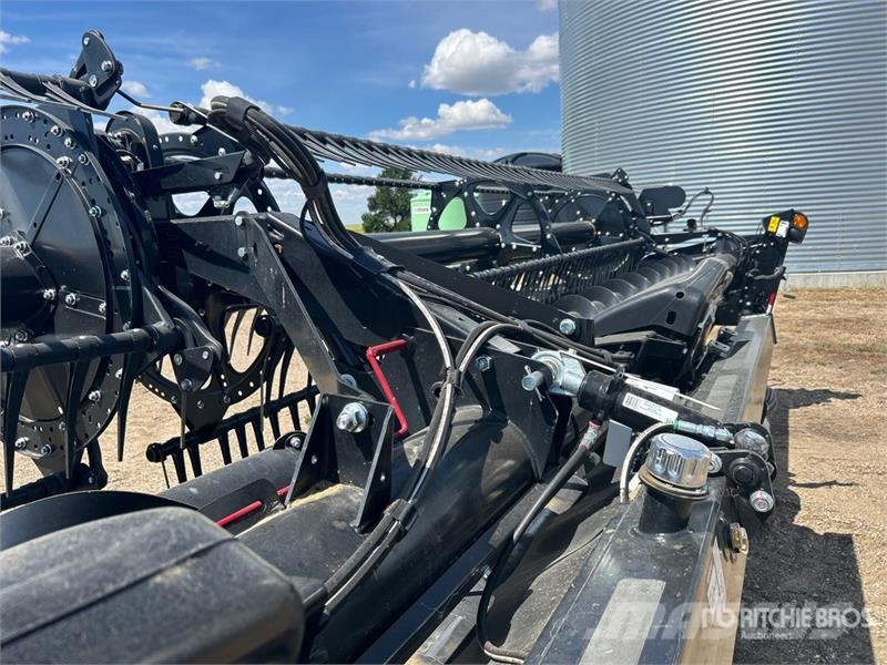 MacDon FD135 35 ft Flex Draper Combine Header Erntevorsätze