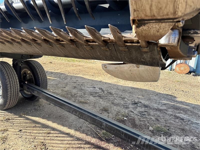 MacDon FD135 35 ft Flex Draper Combine Header Kombajnové hlavice