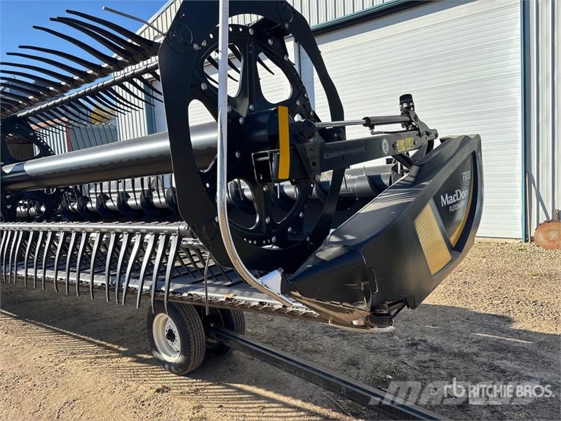 MacDon FD135 35 ft Flex Draper Combine Header Kombajnové hlavice
