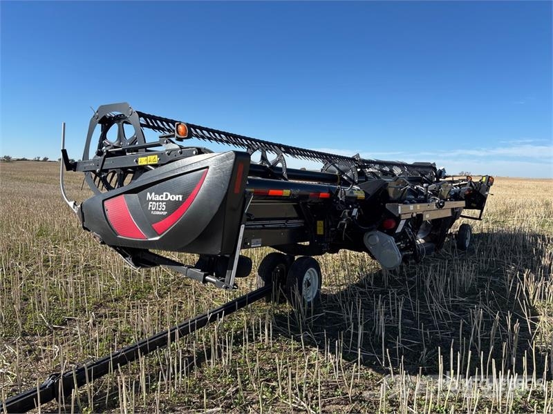 MacDon FD135 35 ft Flex Draper Combine Header Ražas novākšanas galvas