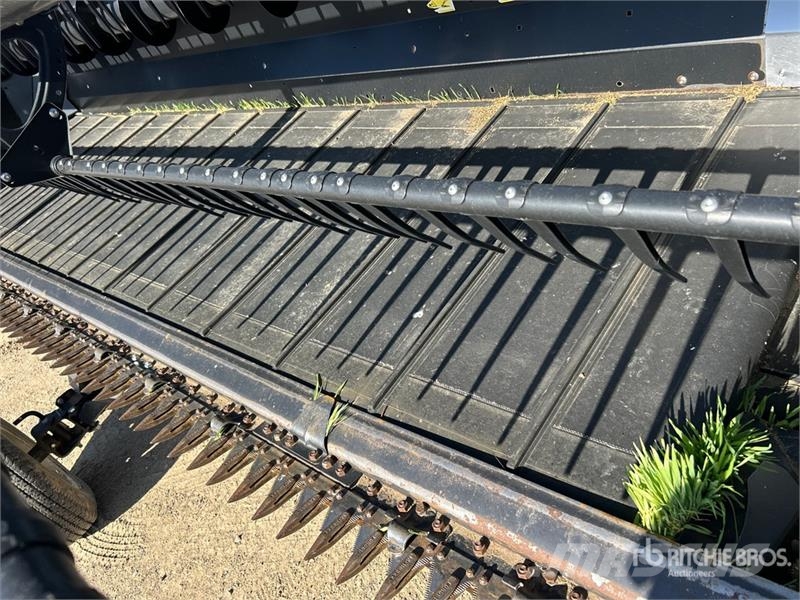 MacDon FD135 35 ft Flex Draper Combine Header رؤوس الحصادات الدراسات