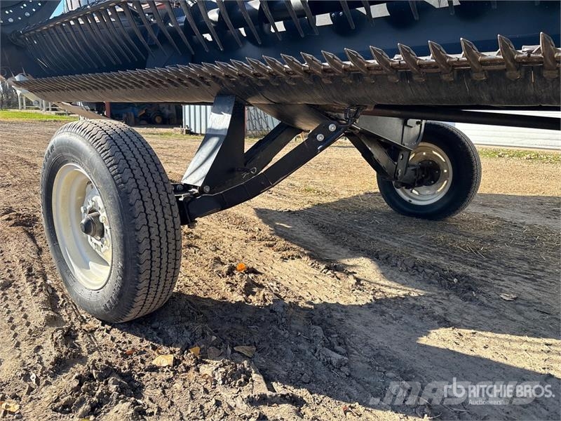 MacDon FD135 35 ft Flex Draper Combine Header Kombajnové hlavice