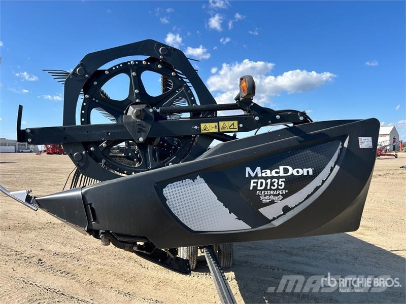 MacDon FD135 35 ft Flex Draper Combine Header رؤوس الحصادات الدراسات