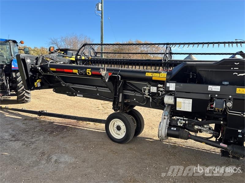 MacDon FD135 35 ft Flex Draper Combine Header Kombajnové hlavice