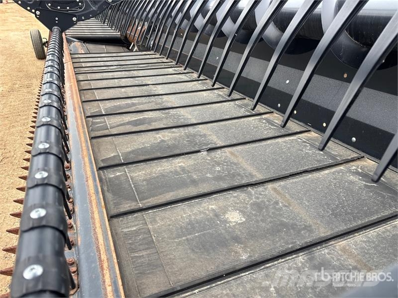 MacDon FD135 35 ft Flex Draper Combine Header Cabezales de cosechadoras combinadas