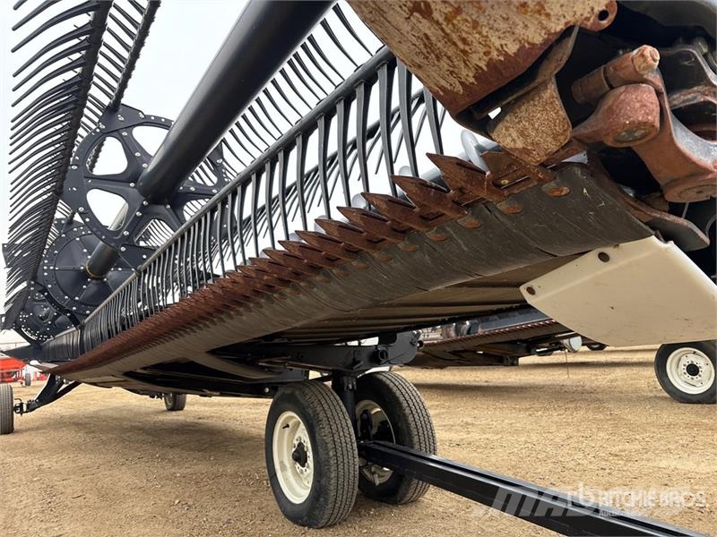 MacDon FD135 35 ft Flex Draper Combine Header Cabezales de cosechadoras combinadas