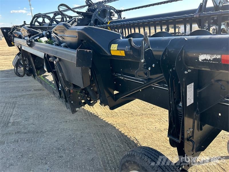 MacDon FD135 35 ft Flex Draper Combine Header رؤوس الحصادات الدراسات
