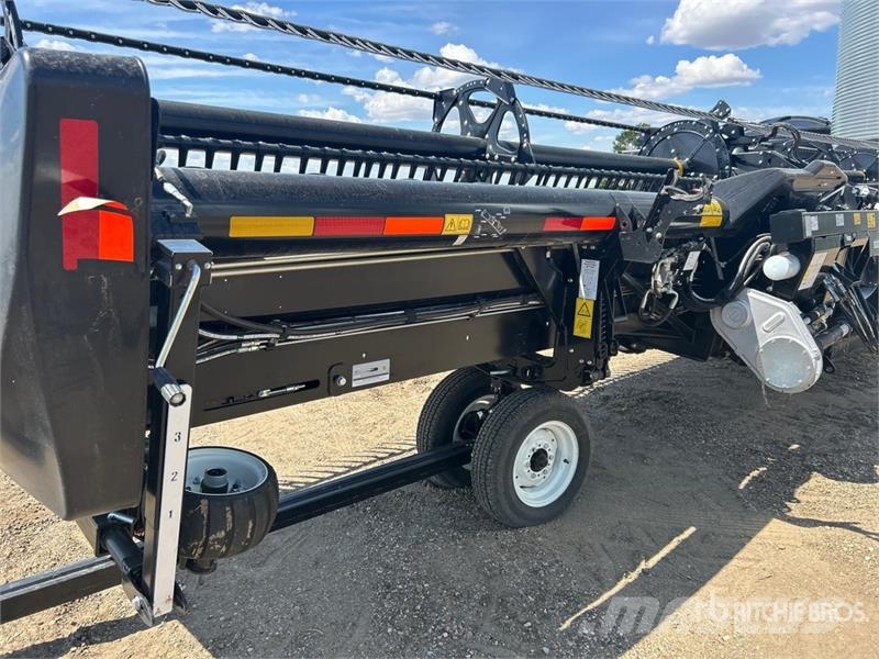 MacDon FD135 35 ft Flex Draper Combine Header Erntevorsätze