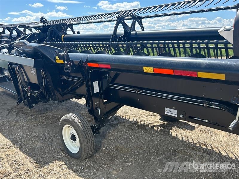 MacDon FD135 35 ft Flex Draper Combine Header Erntevorsätze