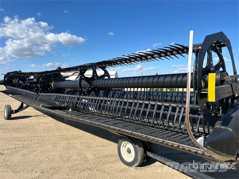 MacDon FD135 35 ft Flex Draper Combine Header رؤوس الحصادات الدراسات
