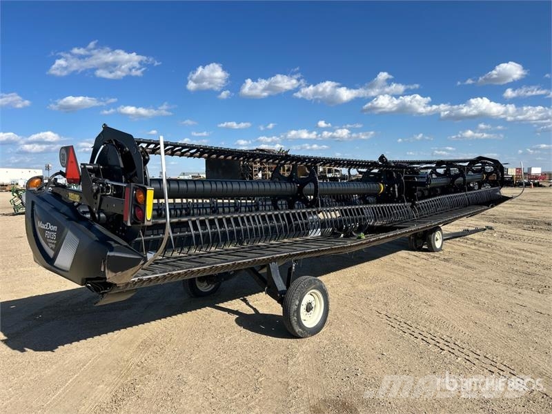 MacDon FD135 35 ft Flex Draper Combine Header رؤوس الحصادات الدراسات