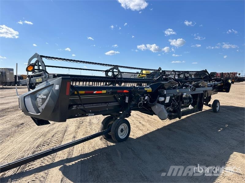 MacDon FD135 35 ft Flex Draper Combine Header رؤوس الحصادات الدراسات