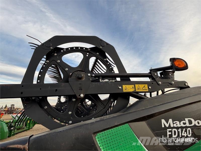 MacDon FD140 コンバイン・ハーベスター・ヘッド