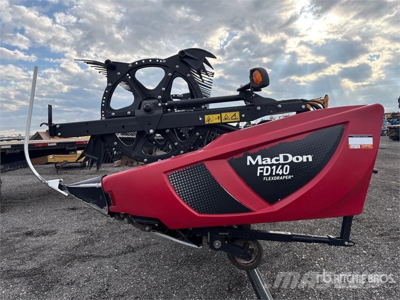 MacDon FD140 Leikkuupöydät
