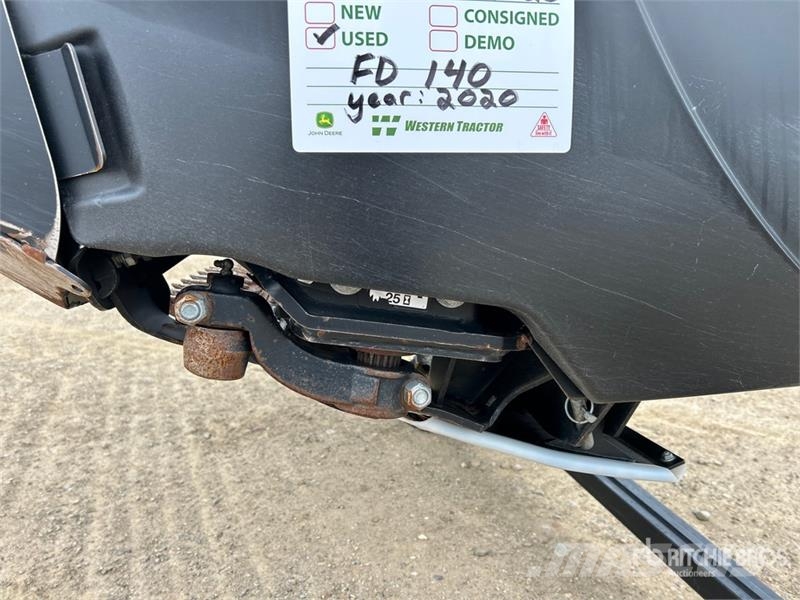MacDon FD140 Kombájn adapterek