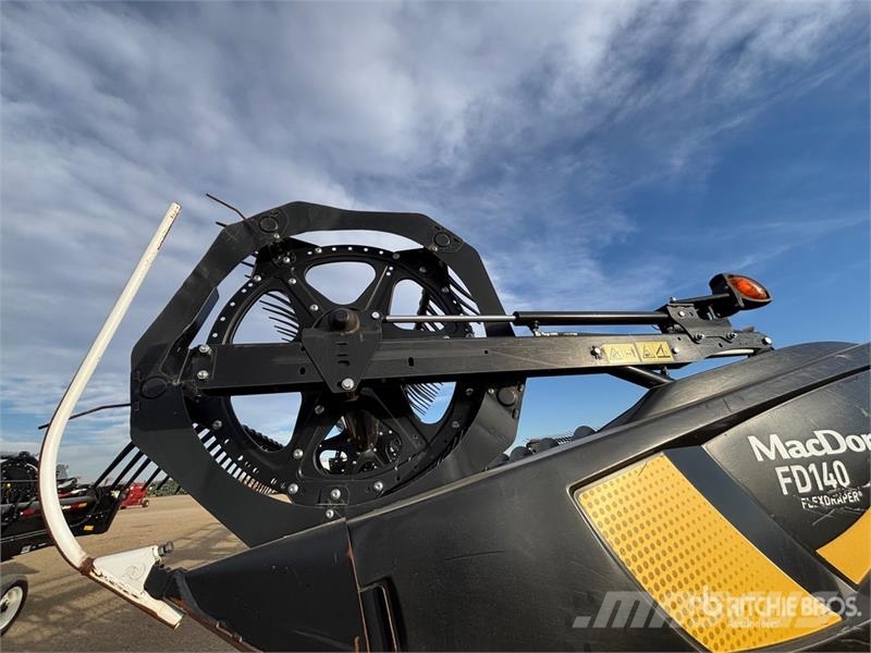 MacDon FD140 Kombajnové hlavice
