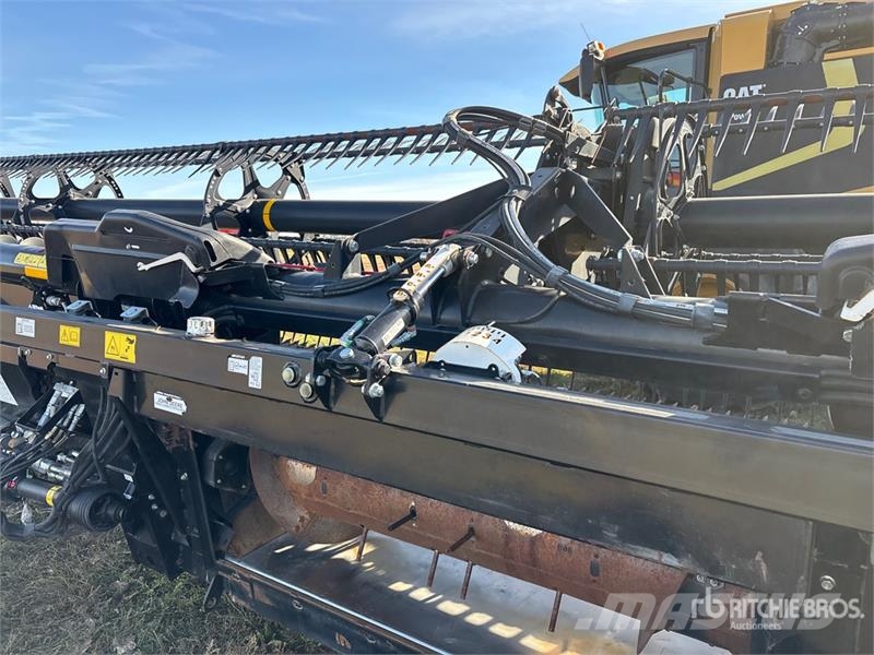 MacDon FD145 45 ft Flex Draper Combine Header Skjærebord til skurtresker
