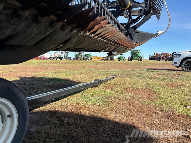 MacDon FD145 45 ft Flex Draper Combine Header Skjærebord til skurtresker