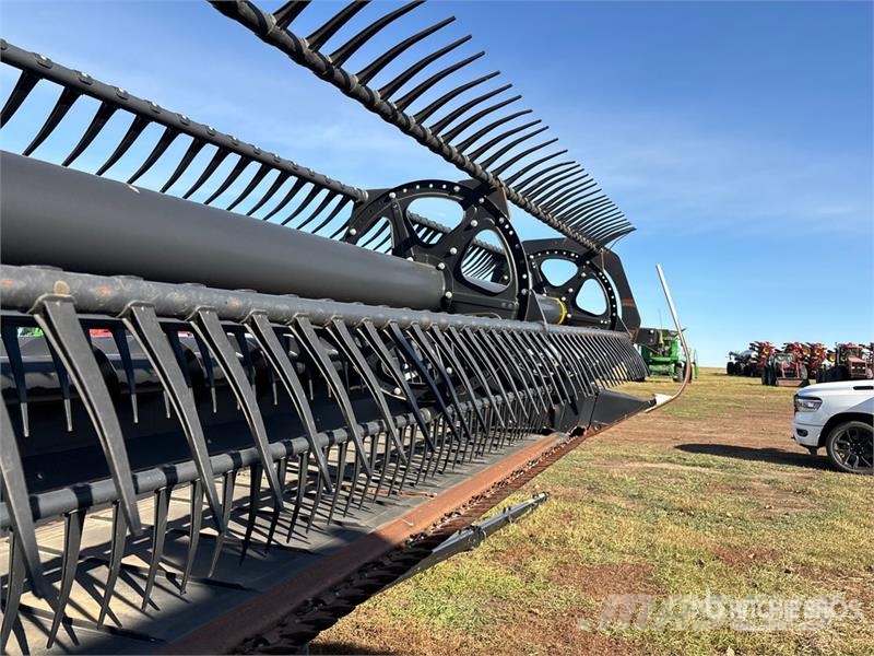 MacDon FD145 45 ft Flex Draper Combine Header Skjærebord til skurtresker