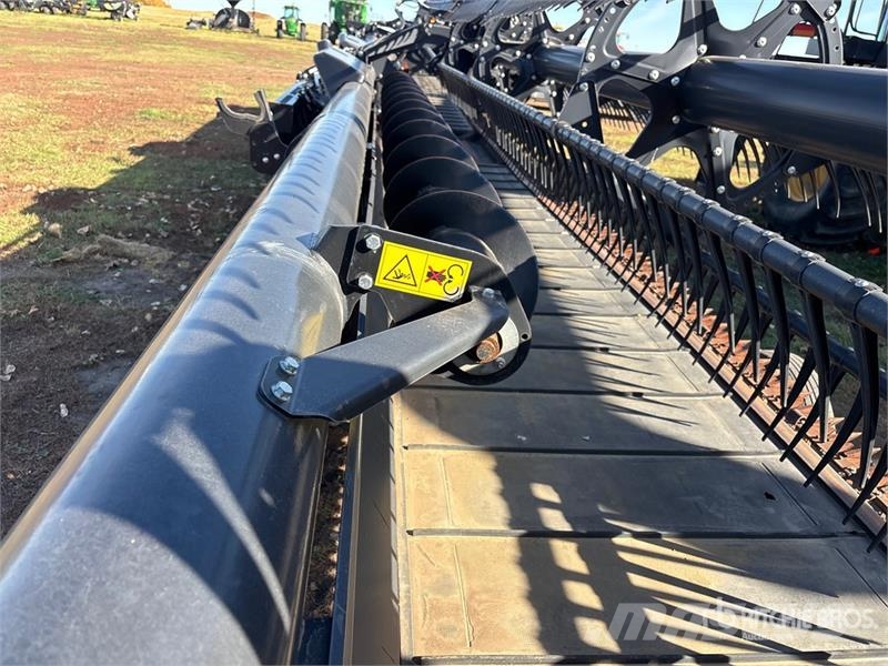 MacDon FD145 45 ft Flex Draper Combine Header Skjærebord til skurtresker