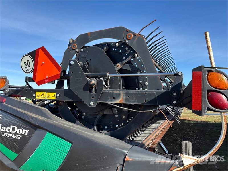 MacDon FD145 45 ft Flex Draper Combine Header Skjærebord til skurtresker