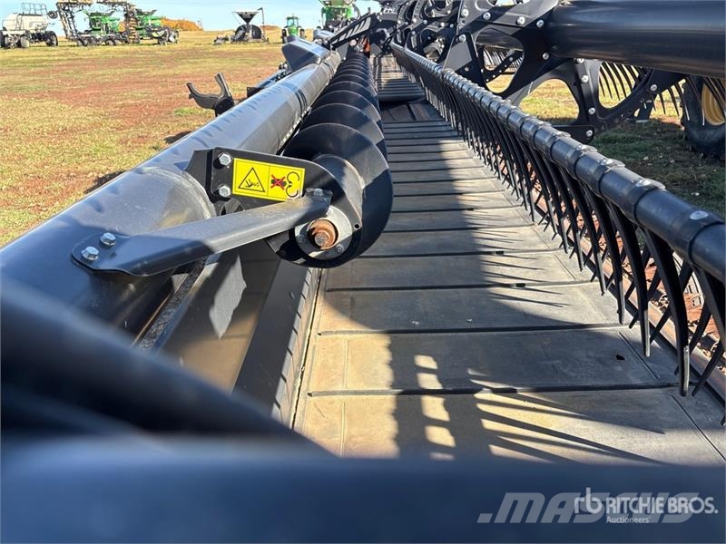 MacDon FD145 45 ft Flex Draper Combine Header Skjærebord til skurtresker