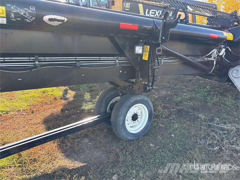 MacDon FD145 45 ft Flex Draper Combine Header Skjærebord til skurtresker